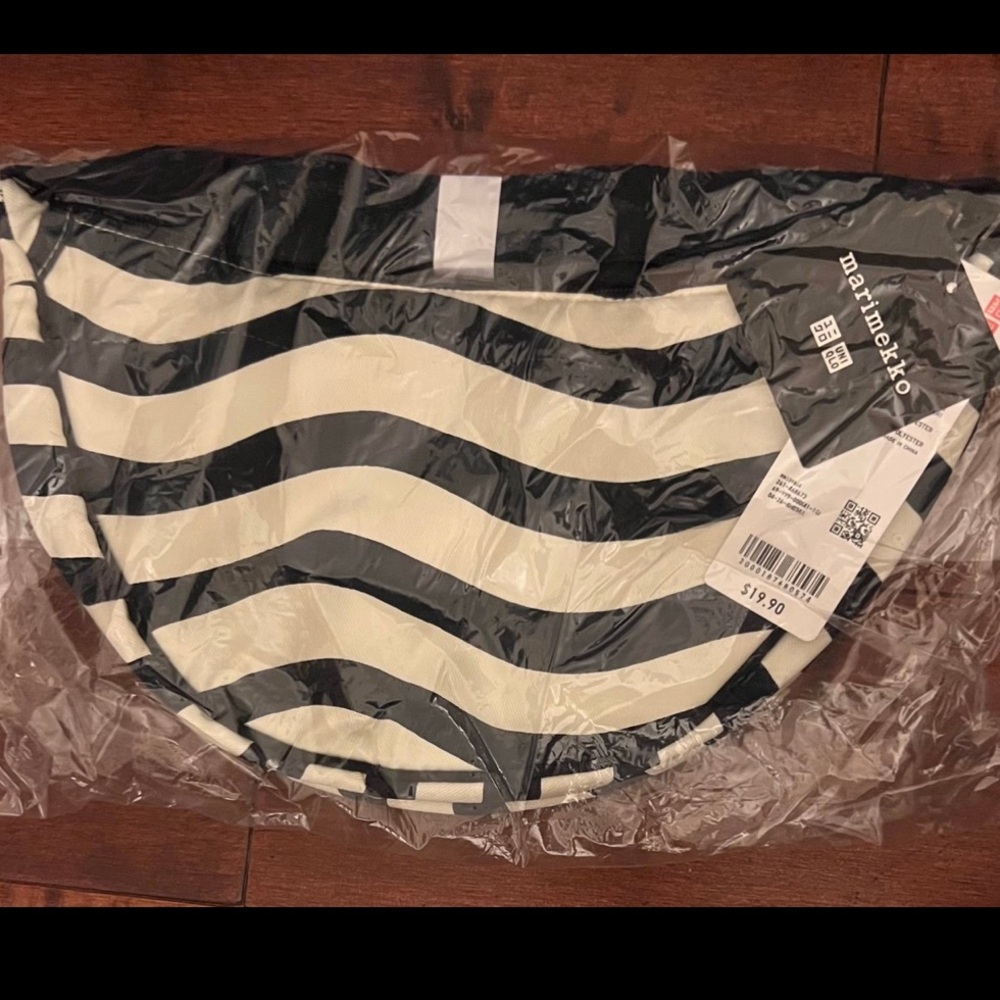 UNIQLO x MARIMEKKO Round Mini Shoulder Bag Wavy Stripe Dumpling Crescent Purse